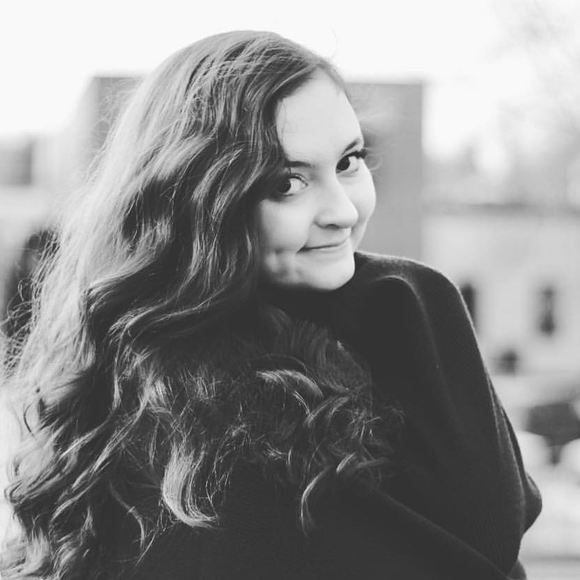 Meet your Posher, Katie - Picture 1 of 1